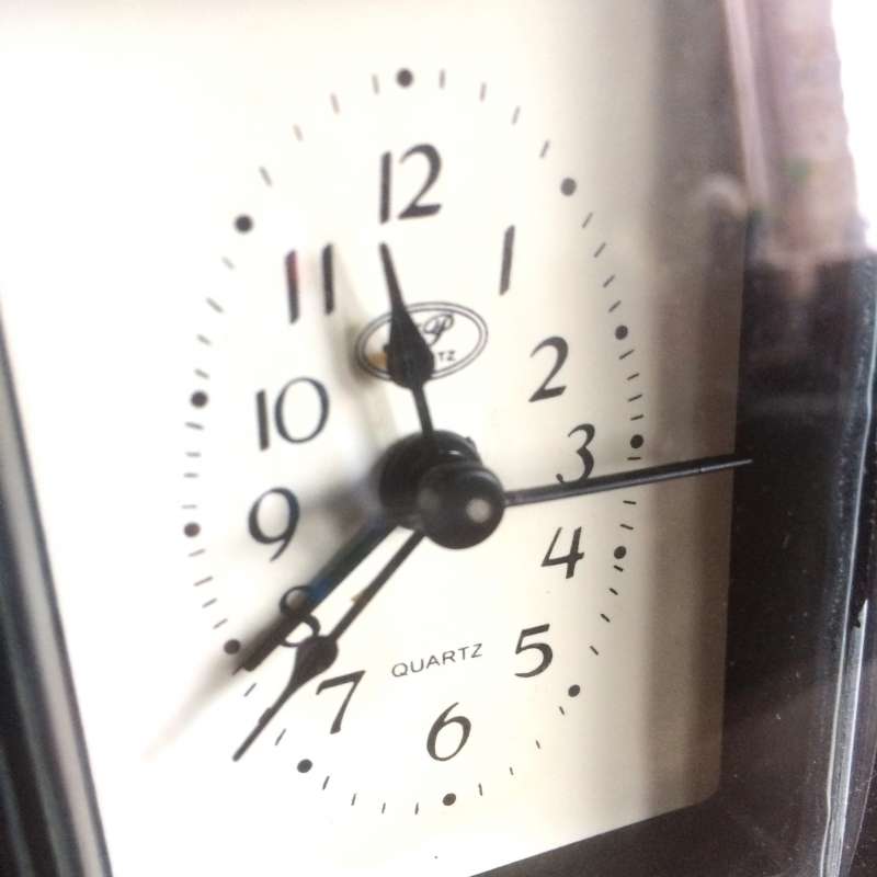 Sveglia Vintage A Forma Di Tromba – DC VOLTAGE, 20x10 Cm, Rame Spazzolato, Alimentata A Batteria, Silenziosa